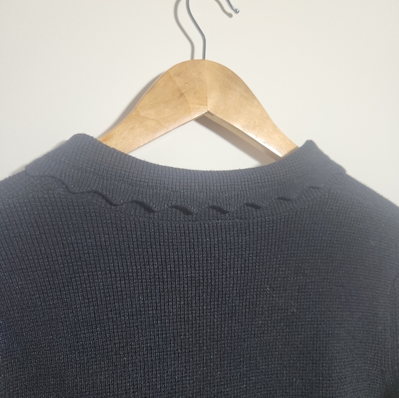 Tahari Black Cropped Textured Knit Cardigan Scalloped Collar Gold Buttons XS - Picture 7 of 7